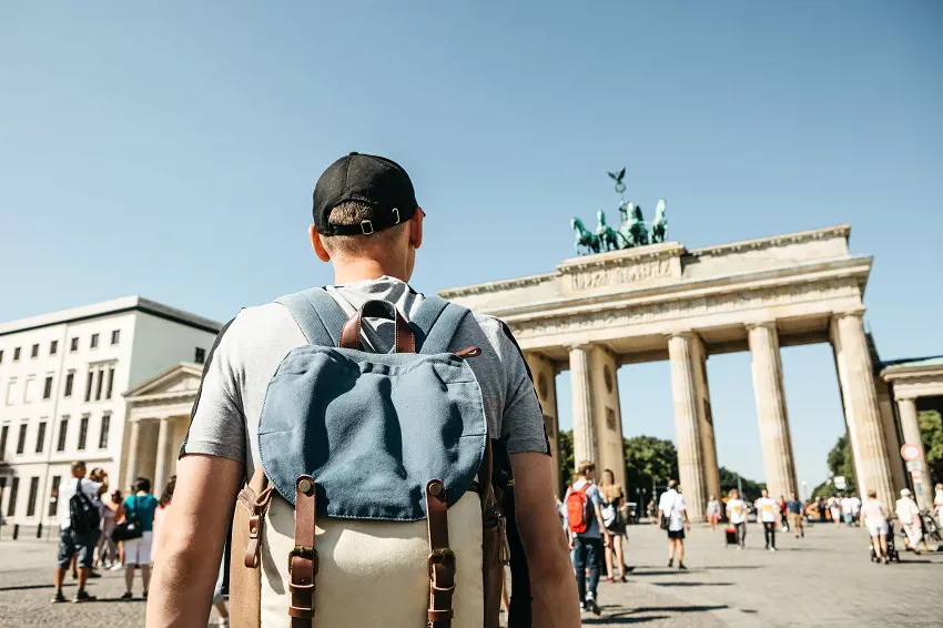 boy-outside-brandenburg-gate